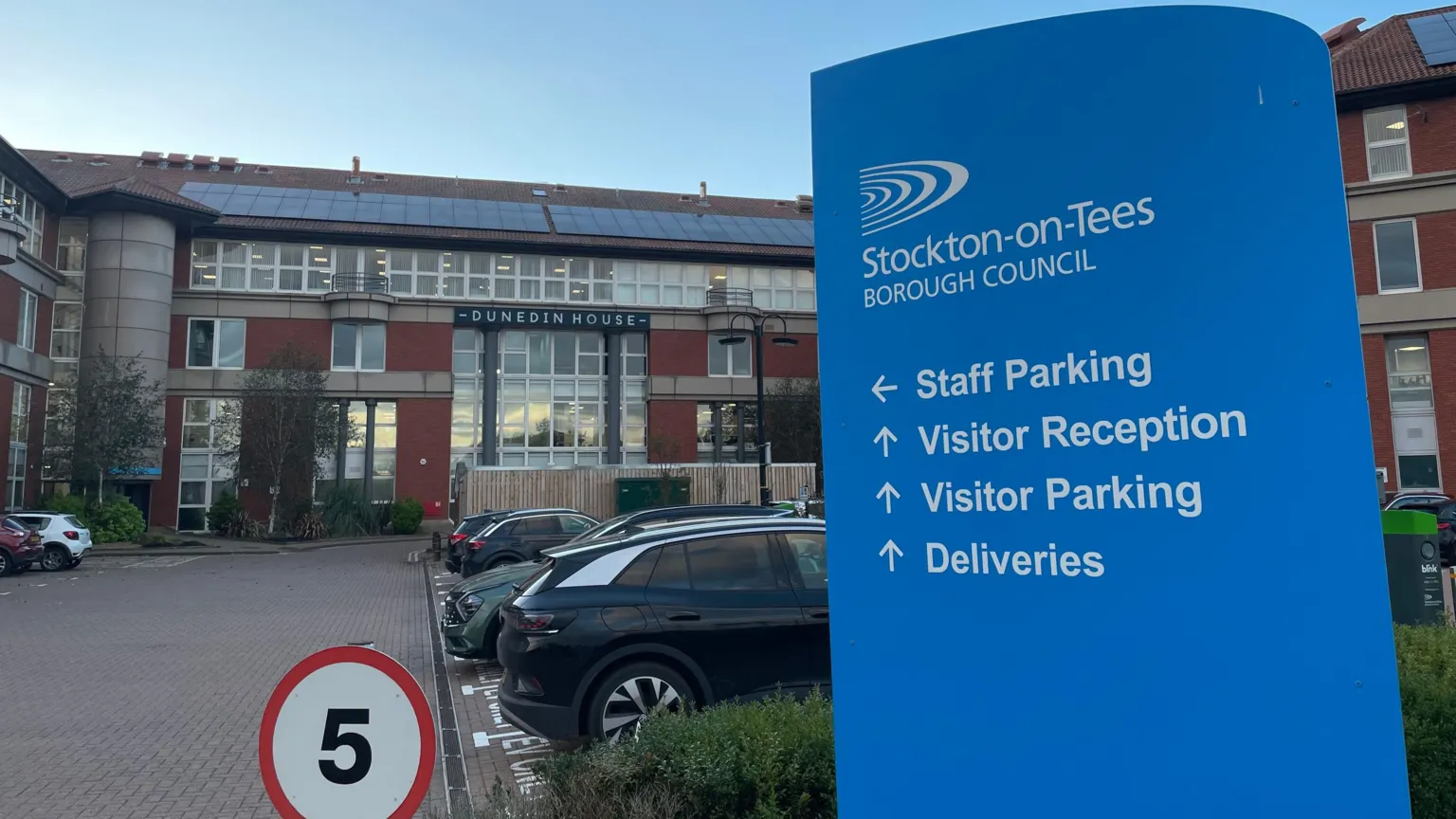 英ストックホルム議会外観画像